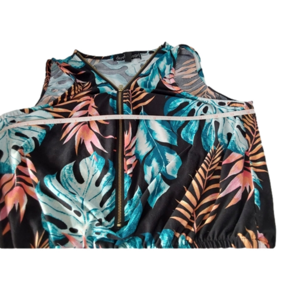 Derek Heart Floral Romper - Picture 2 of 7